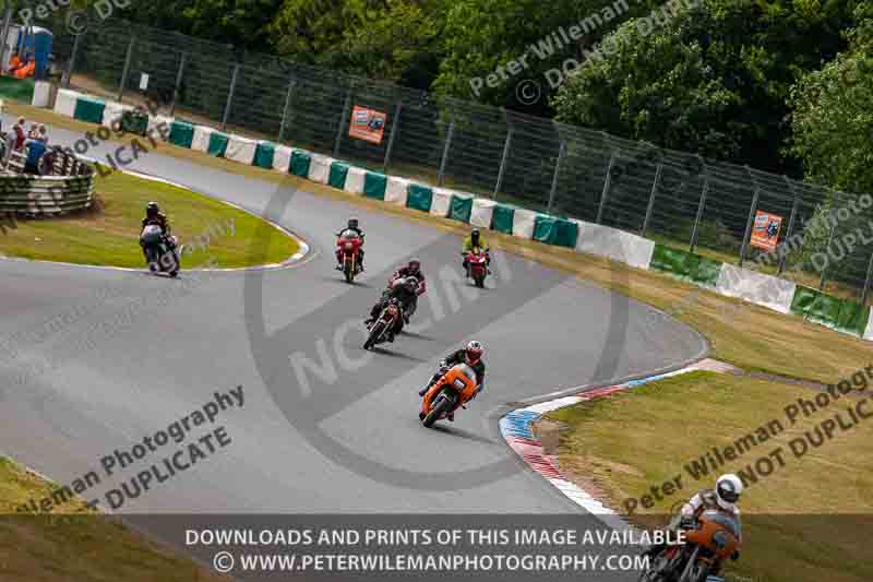 Vintage motorcycle club;eventdigitalimages;mallory park;mallory park trackday photographs;no limits trackdays;peter wileman photography;trackday digital images;trackday photos;vmcc festival 1000 bikes photographs